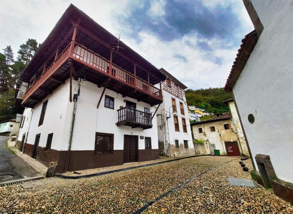 Apartamentos El Cascarin Cangas De Narcea Exterior photo