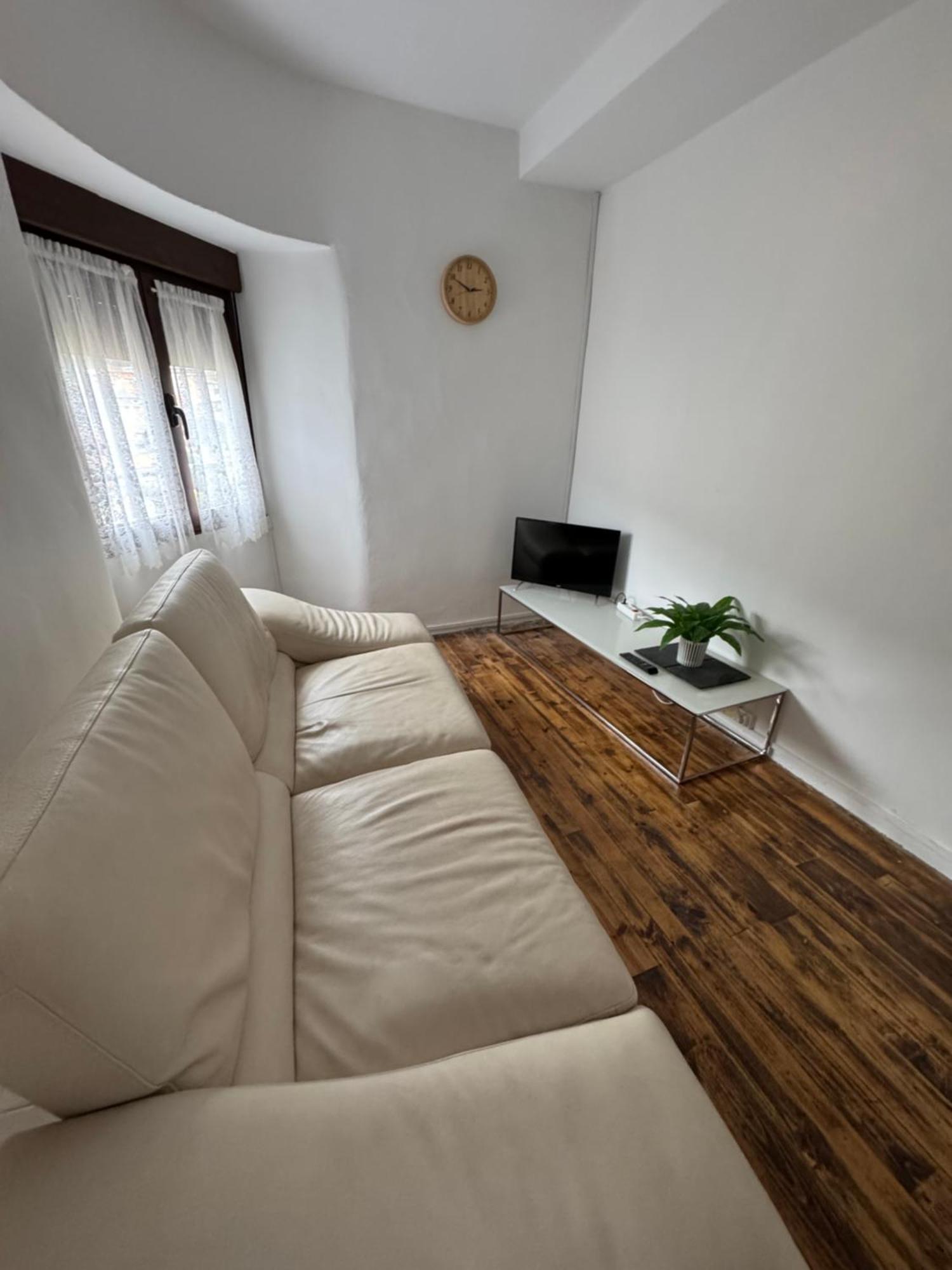 Apartamentos El Cascarin Cangas De Narcea Exterior photo